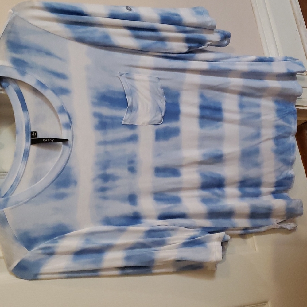 Ladies tie dye blue stripe  top size Large
